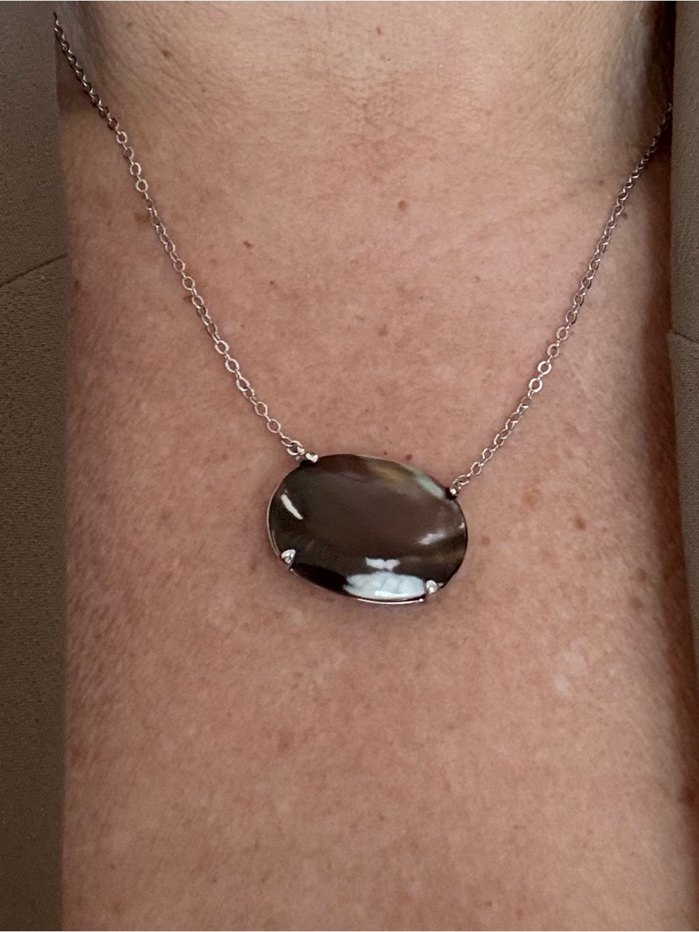 Elegant Oval Shell Pendant Necklace in Brown - Women's Jewelry